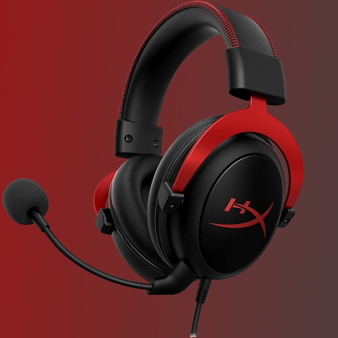 HyperX Cloud II — это гарнитура, которая имеет все так же минималистичный и современный узнаваемый всем дизайн, безупречное и чистое звучание что несомненно понравится требовательному геймеру и меломану. Так же они оборудованы звуковой картой 7.1 которая обеспечит полное погружение в сражение благодаря объемному звучанию. 